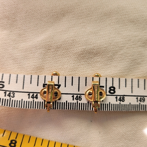 Vintage Nina Ricci Gold Tone Heart shape Rhinestone Clip on Earrings - Picture 9 of 10
